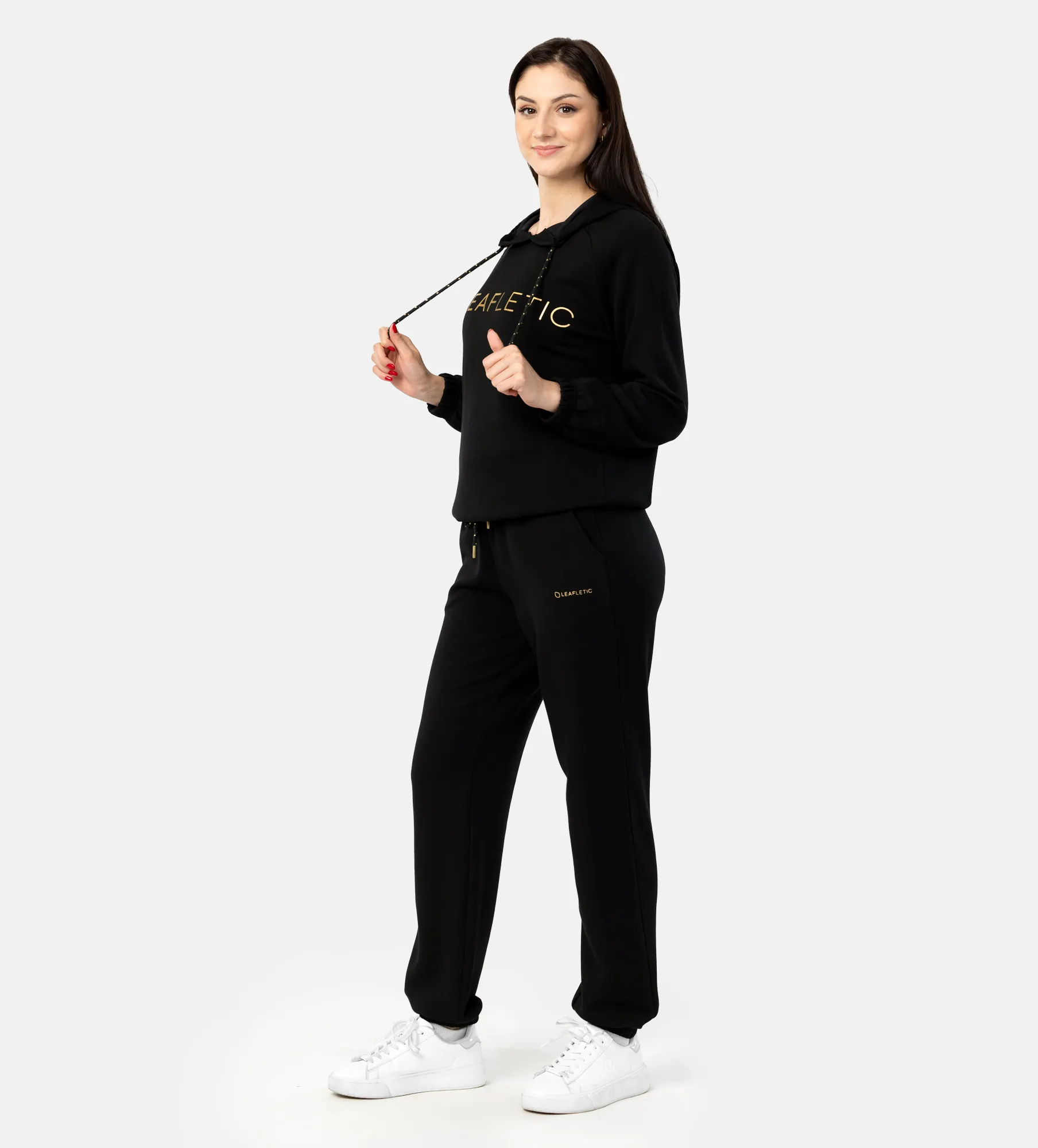Felpa corta con cappuccio e pantaloni jogger da donna
