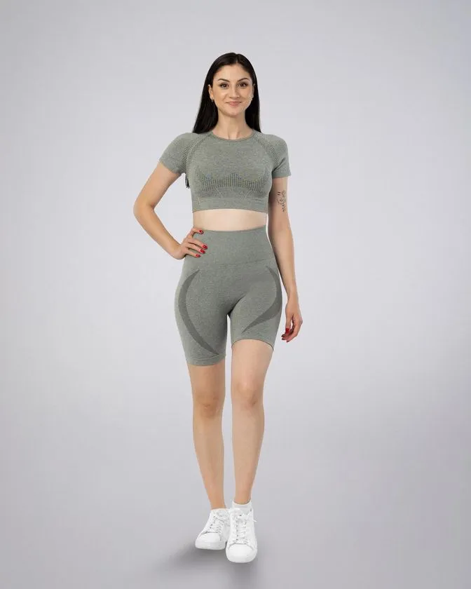 Top sportivi e pantaloncini da donna