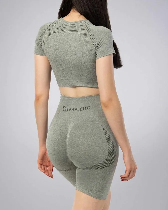 Top sportivi e pantaloncini da donna